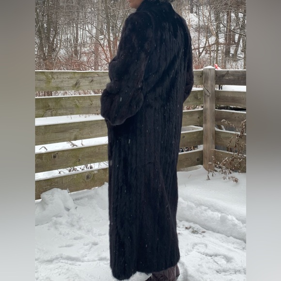 Luxurious Full length Black Mink Fur Coat - Picture 5 of 12